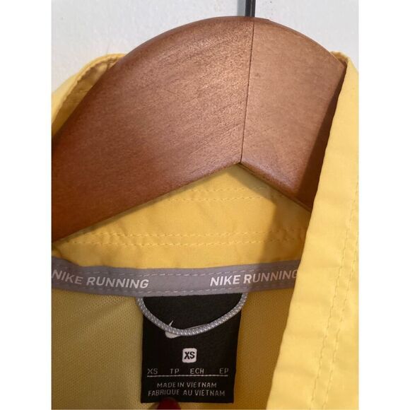 Nike Icon Clash‎ Women's Lightweight Running Jacket - Picture 3 of 4